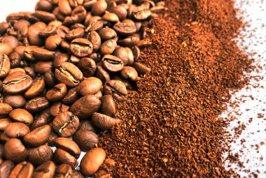 What plants dont like coffee grounds